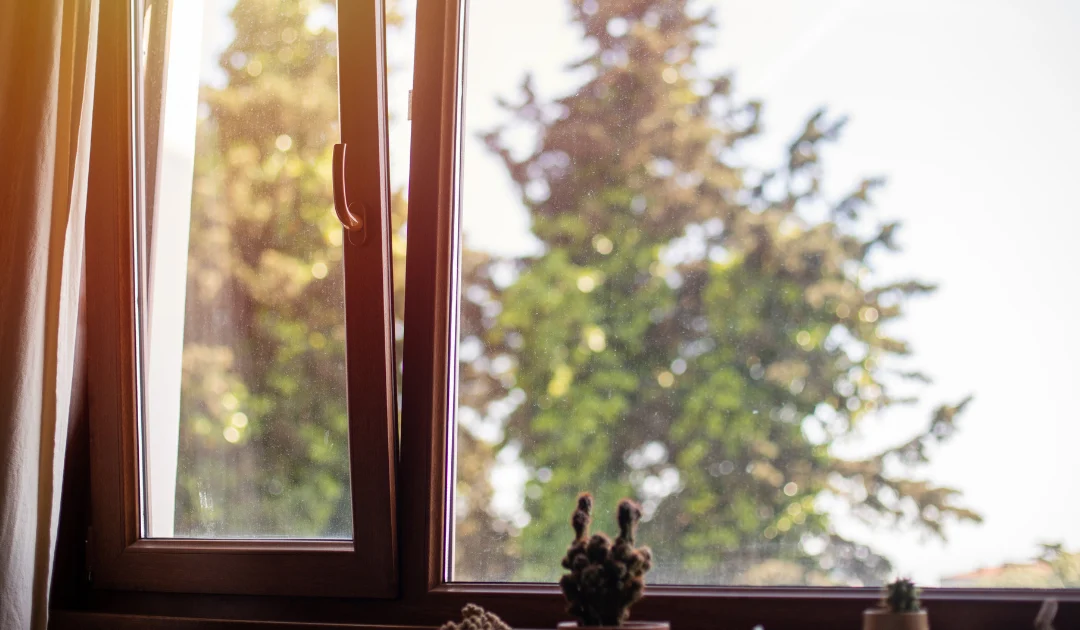 ¿Qué debe tener una ventana para aislar del calor?